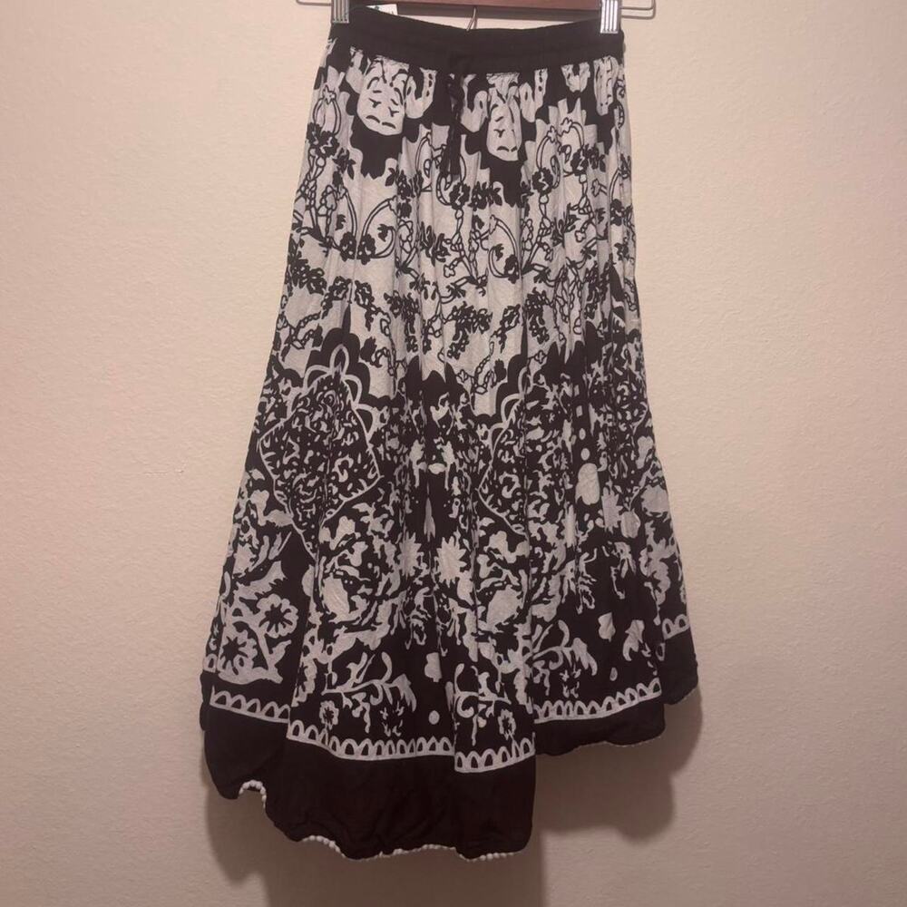 Black and white midi skirt